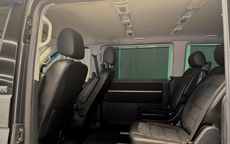 Volkswagen Multivan T6 рестайлинг, 2018 год, 4 350 000 рублей, 20 фотография