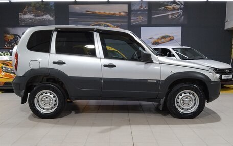 Chevrolet Niva I рестайлинг, 2017 год, 498 000 рублей, 5 фотография