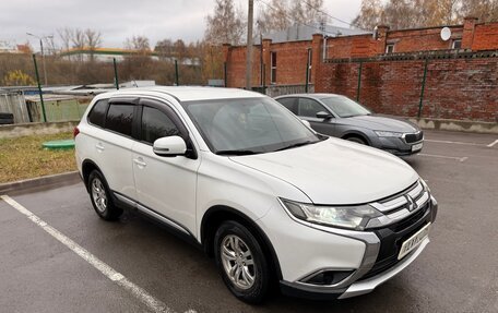 Mitsubishi Outlander III рестайлинг 3, 2015 год, 1 450 000 рублей, 3 фотография