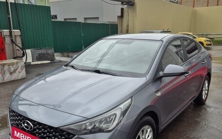 Hyundai Solaris II рестайлинг, 2021 год, 1 800 000 рублей, 1 фотография