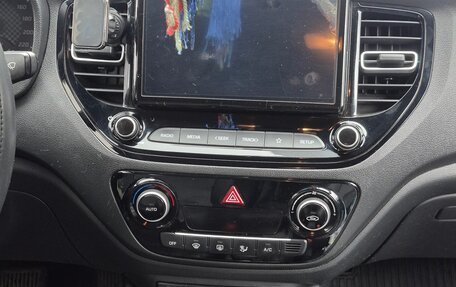 Hyundai Solaris II рестайлинг, 2021 год, 1 800 000 рублей, 12 фотография