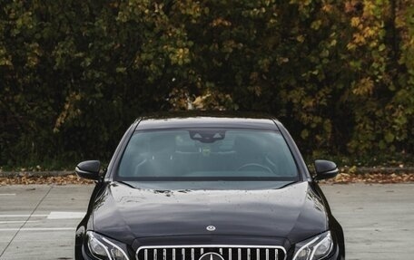 Mercedes-Benz E-Класс, 2017 год, 1 900 000 рублей, 2 фотография