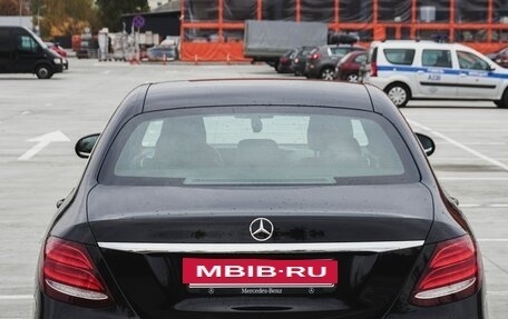 Mercedes-Benz E-Класс, 2017 год, 1 900 000 рублей, 8 фотография