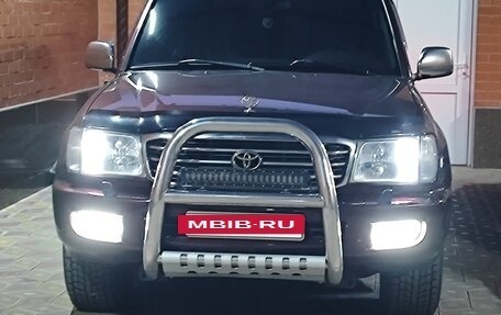 Toyota Land Cruiser 100 рестайлинг 2, 2001 год, 2 600 000 рублей, 3 фотография