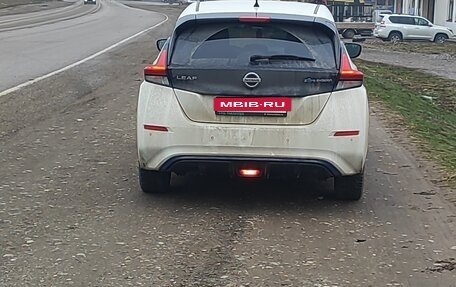 Nissan Leaf II, 2018 год, 2 300 000 рублей, 2 фотография