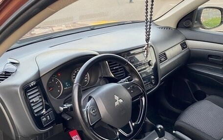 Mitsubishi Outlander III рестайлинг 3, 2012 год, 1 049 000 рублей, 10 фотография