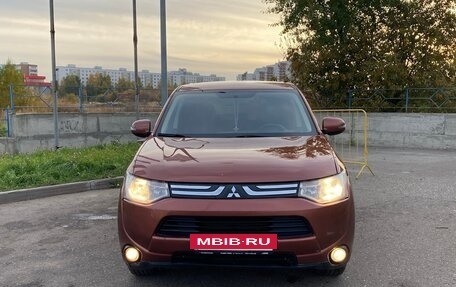 Mitsubishi Outlander III рестайлинг 3, 2012 год, 1 049 000 рублей, 3 фотография