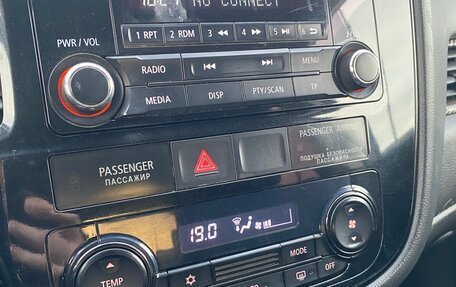 Mitsubishi Outlander III рестайлинг 3, 2012 год, 1 049 000 рублей, 14 фотография