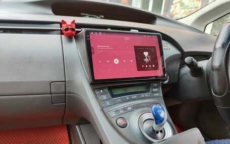 Toyota Prius, 2011 год, 900 000 рублей, 11 фотография