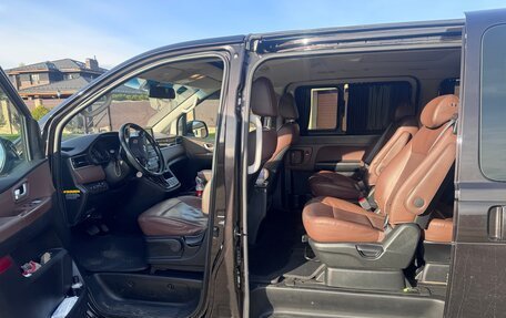 Hyundai Grand Starex Grand Starex I рестайлинг 2, 2019 год, 4 095 000 рублей, 8 фотография