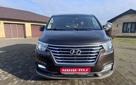Hyundai Grand Starex Grand Starex I рестайлинг 2, 2019 год, 4 095 000 рублей, 2 фотография