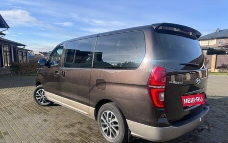 Hyundai Grand Starex Grand Starex I рестайлинг 2, 2019 год, 4 095 000 рублей, 7 фотография