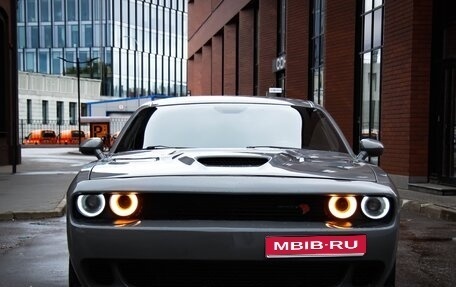 Dodge Challenger III рестайлинг 2, 2019 год, 2 700 000 рублей, 1 фотография