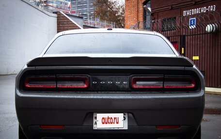 Dodge Challenger III рестайлинг 2, 2019 год, 2 700 000 рублей, 2 фотография