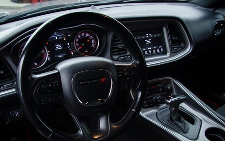 Dodge Challenger III рестайлинг 2, 2019 год, 2 700 000 рублей, 6 фотография