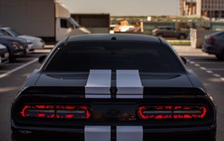 Dodge Challenger III рестайлинг 2, 2017 год, 2 750 000 рублей, 4 фотография