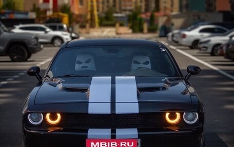 Dodge Challenger III рестайлинг 2, 2017 год, 2 750 000 рублей, 3 фотография