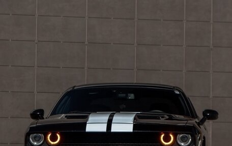 Dodge Challenger III рестайлинг 2, 2017 год, 2 750 000 рублей, 2 фотография