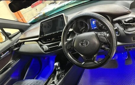 Toyota C-HR I рестайлинг, 2016 год, 1 750 000 рублей, 8 фотография