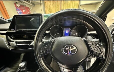 Toyota C-HR I рестайлинг, 2016 год, 1 750 000 рублей, 10 фотография