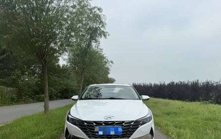 Hyundai Elantra, 2021 год, 1 240 000 рублей, 2 фотография