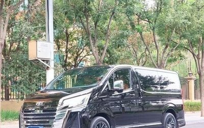 Toyota Granvia, 2023 год, 14 300 000 рублей, 1 фотография