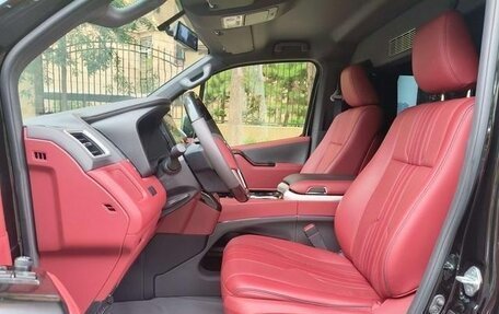 Toyota Granvia, 2023 год, 14 300 000 рублей, 8 фотография