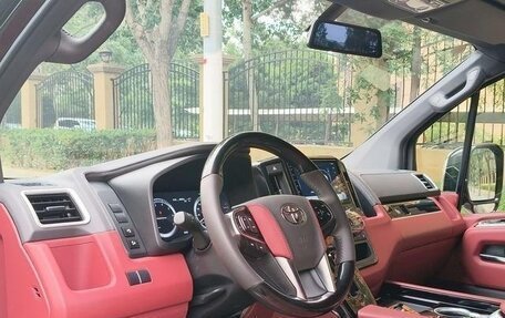 Toyota Granvia, 2023 год, 14 300 000 рублей, 15 фотография