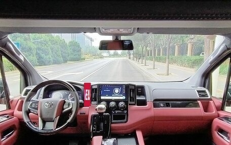 Toyota Granvia, 2023 год, 14 300 000 рублей, 17 фотография