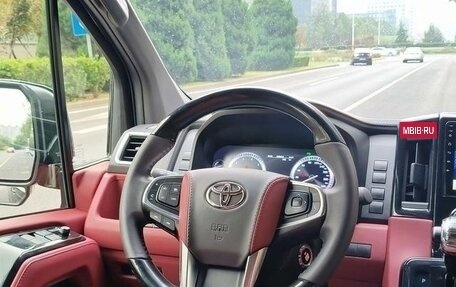 Toyota Granvia, 2023 год, 14 300 000 рублей, 19 фотография