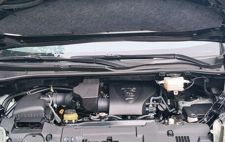 Toyota Granvia, 2023 год, 14 300 000 рублей, 22 фотография