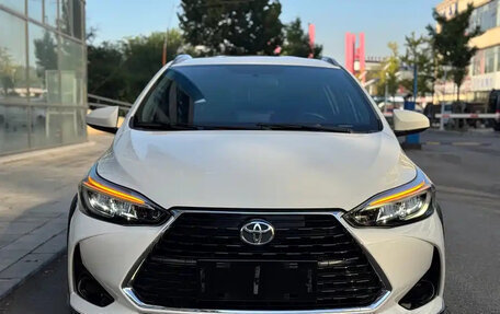 Toyota Yaris Cross, 2022 год, 1 350 000 рублей, 3 фотография