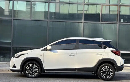 Toyota Yaris Cross, 2022 год, 1 350 000 рублей, 2 фотография