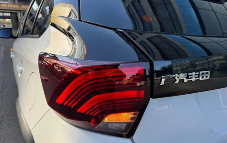 Toyota Yaris Cross, 2022 год, 1 350 000 рублей, 6 фотография