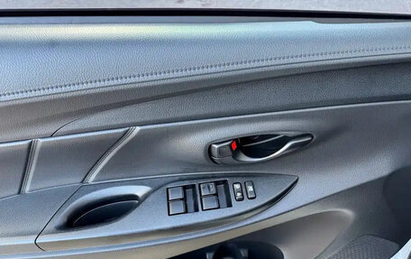 Toyota Yaris Cross, 2022 год, 1 350 000 рублей, 17 фотография