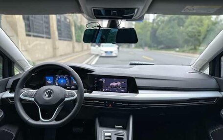 Volkswagen Golf VIII, 2024 год, 2 400 000 рублей, 9 фотография