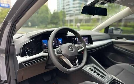 Volkswagen Golf VIII, 2024 год, 2 400 000 рублей, 11 фотография