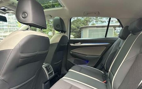 Volkswagen Golf VIII, 2024 год, 2 400 000 рублей, 14 фотография