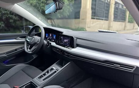 Volkswagen Golf VIII, 2024 год, 2 400 000 рублей, 12 фотография