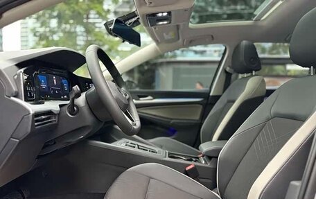 Volkswagen Golf VIII, 2024 год, 2 400 000 рублей, 13 фотография