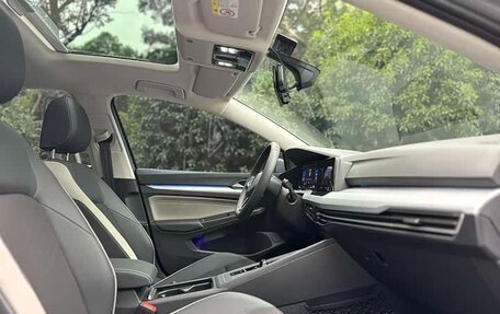 Volkswagen Golf VIII, 2024 год, 2 400 000 рублей, 16 фотография