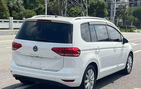 Volkswagen Touran III, 2021 год, 1 800 000 рублей, 5 фотография