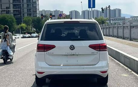 Volkswagen Touran III, 2021 год, 1 800 000 рублей, 6 фотография