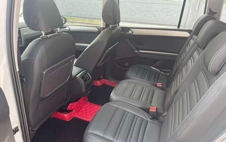 Volkswagen Touran III, 2021 год, 1 800 000 рублей, 9 фотография