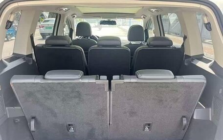 Volkswagen Touran III, 2021 год, 1 800 000 рублей, 10 фотография