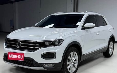 Volkswagen T-Roc I, 2022 год, 1 980 000 рублей, 1 фотография