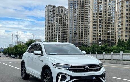 Volkswagen T-Roc I, 2024 год, 2 230 000 рублей, 3 фотография