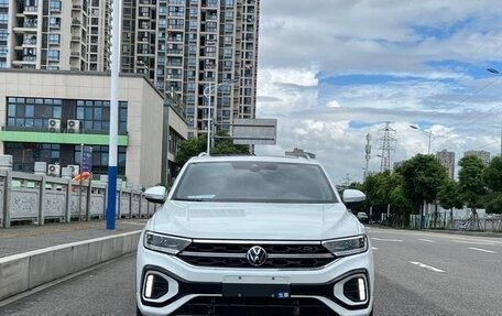 Volkswagen T-Roc I, 2024 год, 2 230 000 рублей, 2 фотография