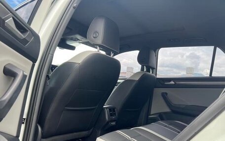 Volkswagen T-Roc I, 2024 год, 2 230 000 рублей, 12 фотография