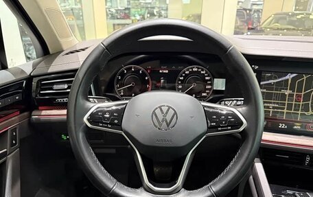 Volkswagen Touareg III, 2021 год, 3 800 000 рублей, 6 фотография